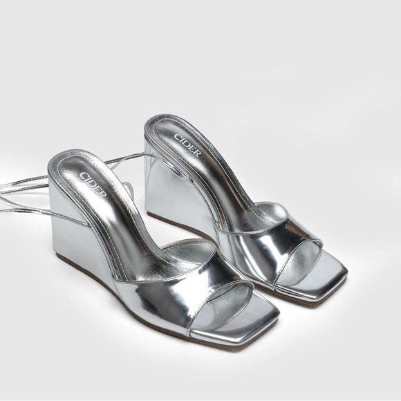 Silver Chrome Strappy Wedge Heels - Cider NWOT - Picture 6 of 8